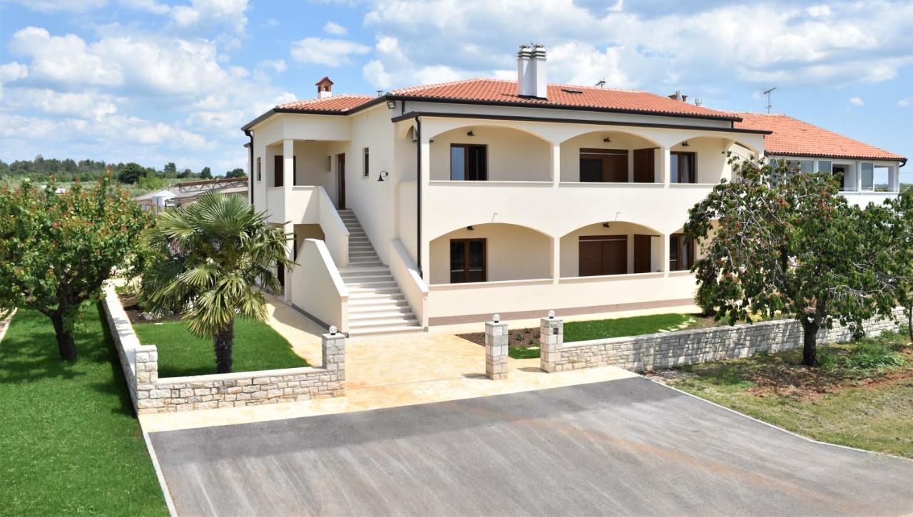 Apartmani Diana Novigrad  Bagian luar foto