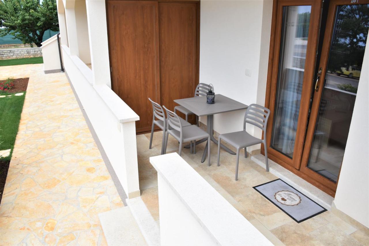 Apartmani Diana Novigrad  Bagian luar foto